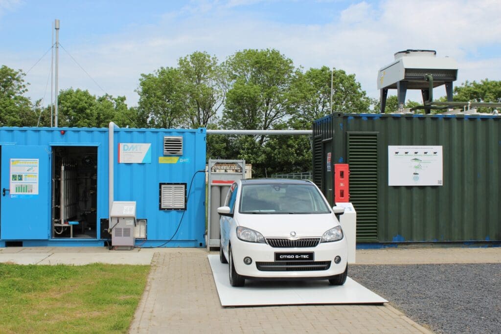 Biogas can be produced from "cow" to "car" with the help of bioreactors