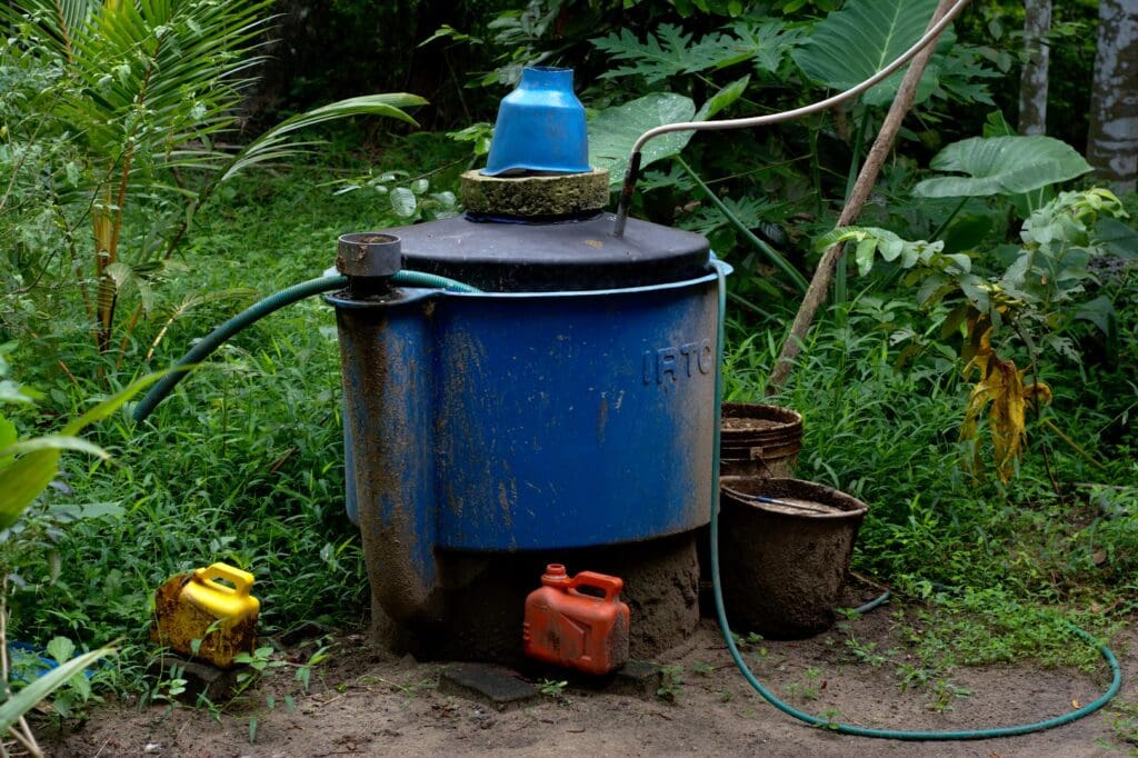 A portable biogas bioreactor in India, which looks like a blue bucket